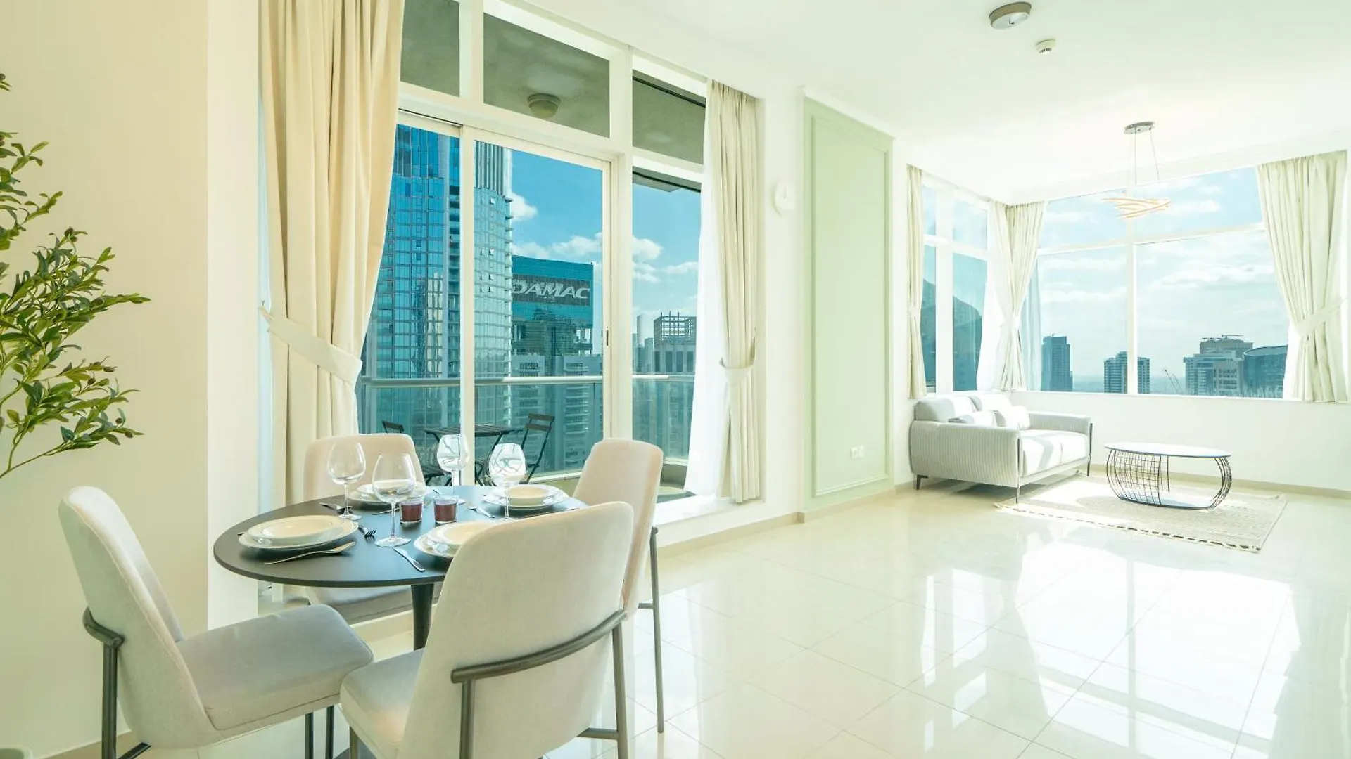 Blue Breeze - Bright 1Br With Balcony & Stunning Marina Views Apartment Dubai