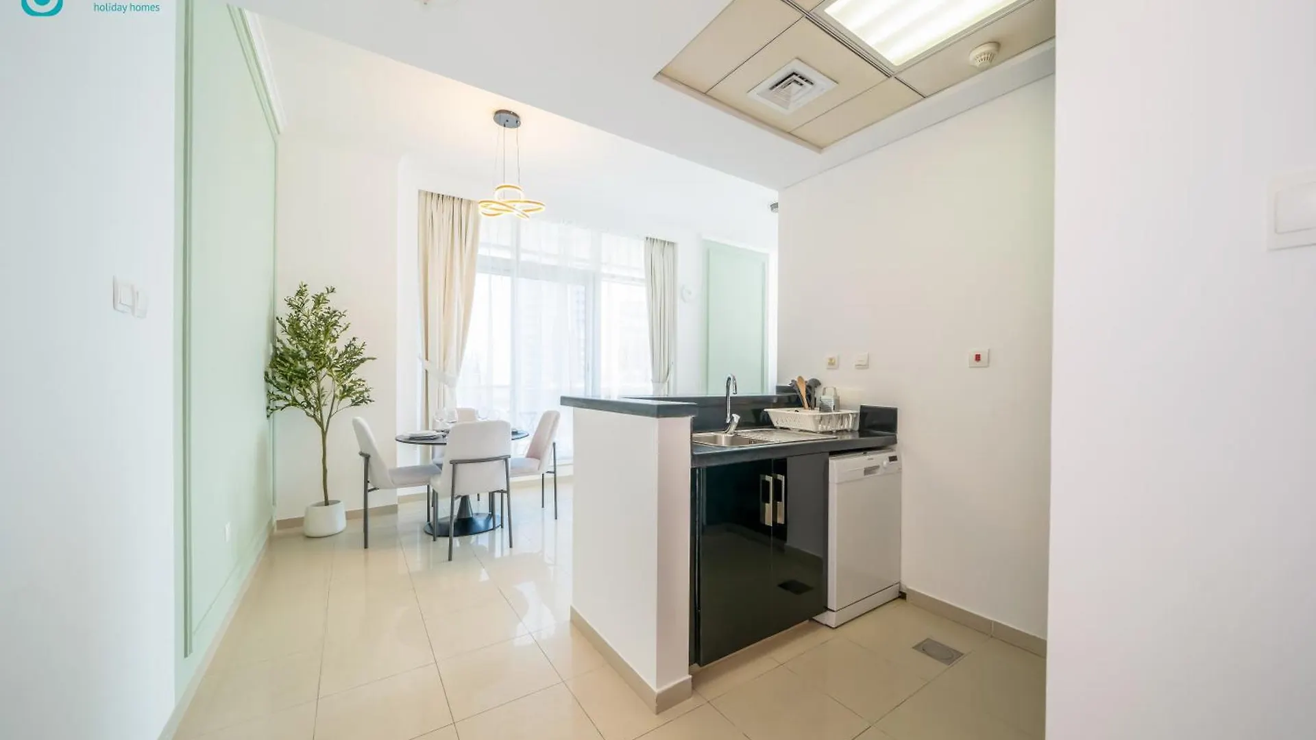 Blue Breeze - Bright 1Br With Balcony & Stunning Marina Views Apartment Dubai
