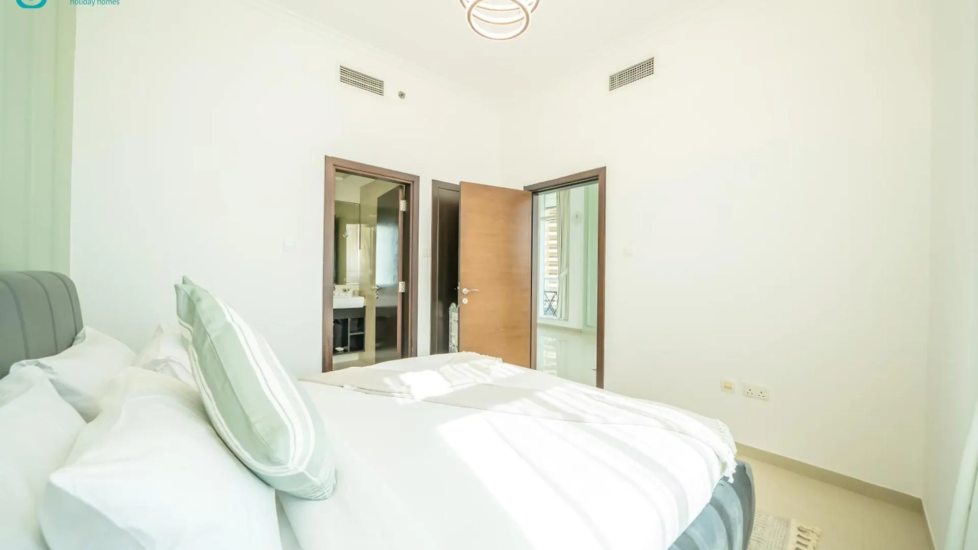 Blue Breeze - Bright 1Br With Balcony & Stunning Marina Views Apartment Dubai