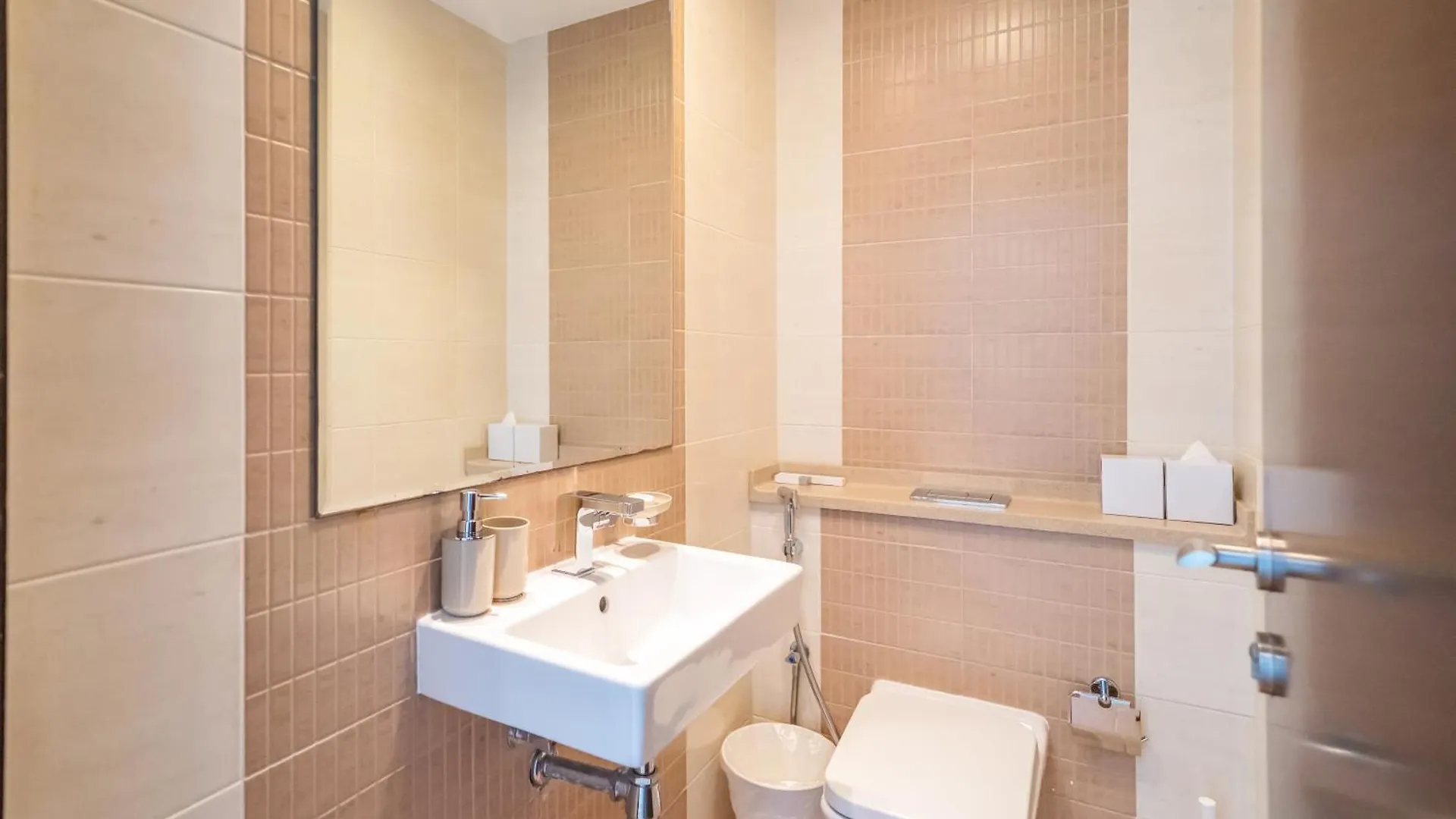 Blue Breeze - Bright 1Br With Balcony & Stunning Marina Views Apartment Dubai