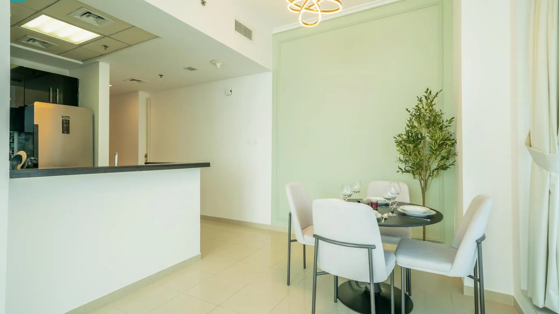 Blue Breeze - Bright 1Br With Balcony & Stunning Marina Views Apartment Dubai